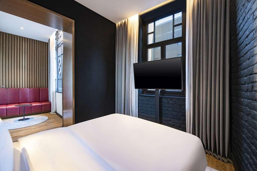 Radisson Red Tbilisi Hotel Cameră foto